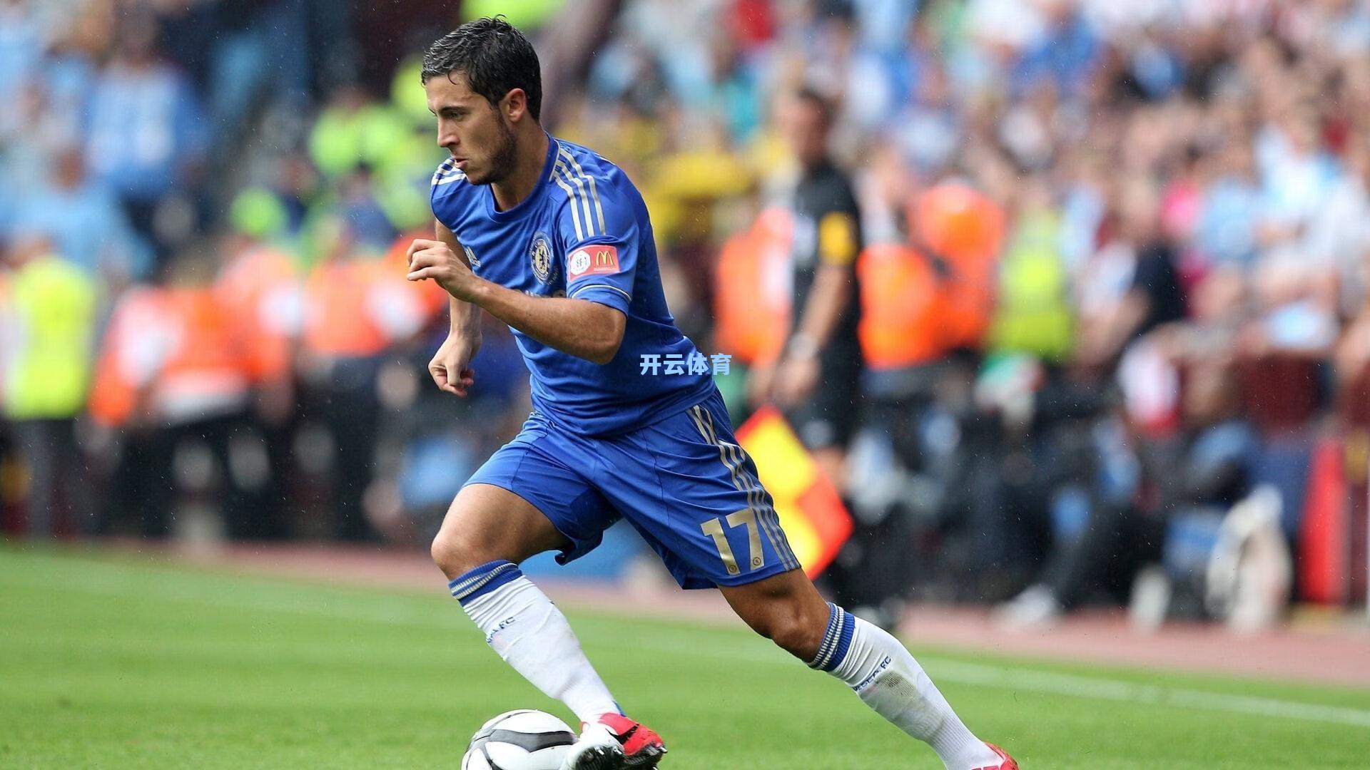 梅西第七次捧起金球奖 刷新历史纪录再创辉煌