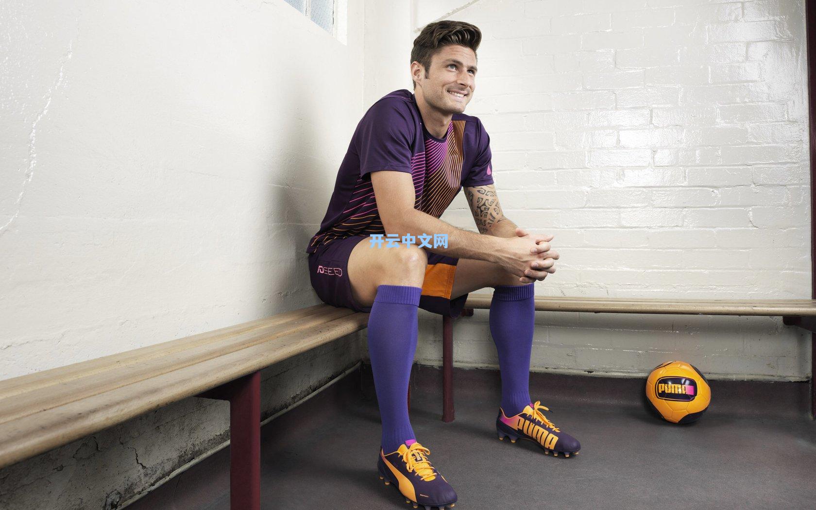 季后赛激战正酣,豪门对决引爆篮球热潮,新秀黑马能否续写传奇?