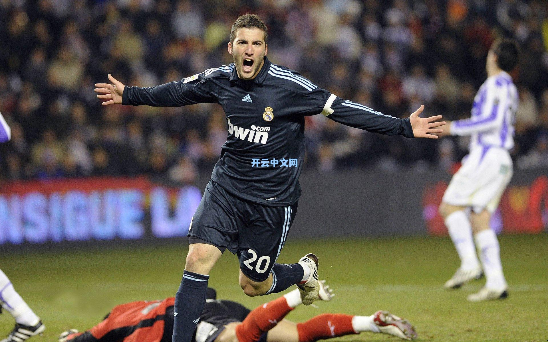 意甲焦点战,那不勒斯两人伤退仍2-1逆转热那亚,安古伊萨、霍伊伦逆境建功